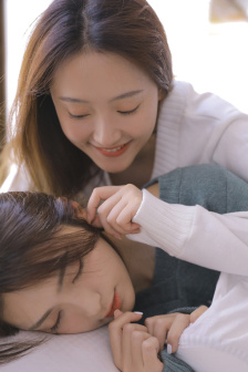 宝宝腿再开大一点就能吃到扇贝了
